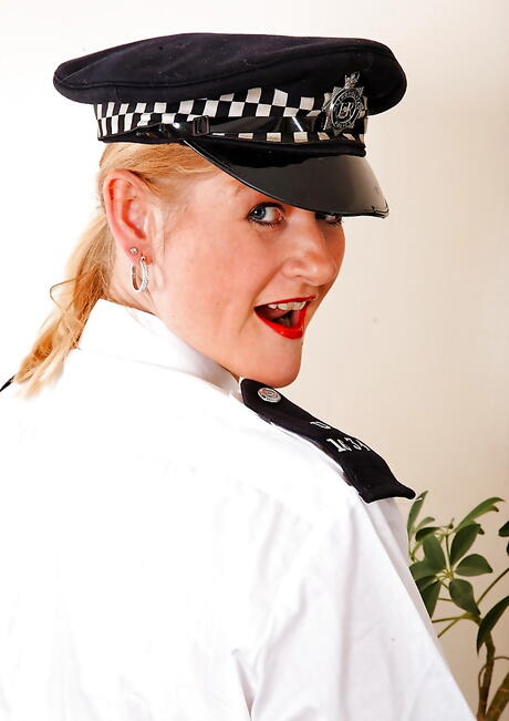 Curious mature Suzy Wilde showing big boobies and masturbating 